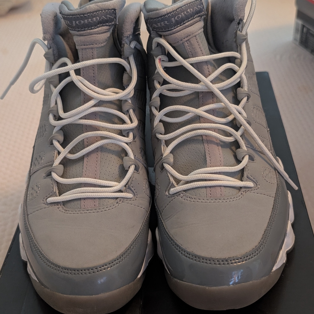 Jordan Men's Cool Grey Retro Basketball Sneakers